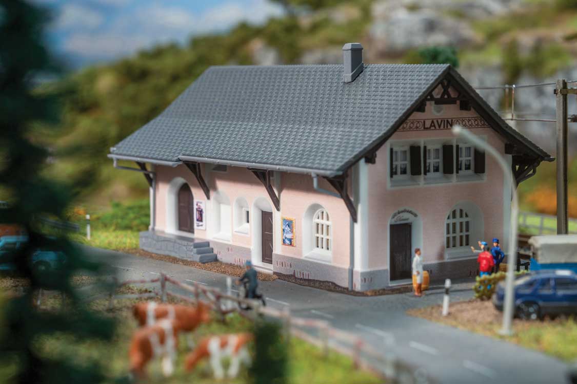 Lavin Train Station -- Kit - 4-5/16 x 2-15/16 x 2-3/4"  11 x 7.4 x 5.8cm-4
