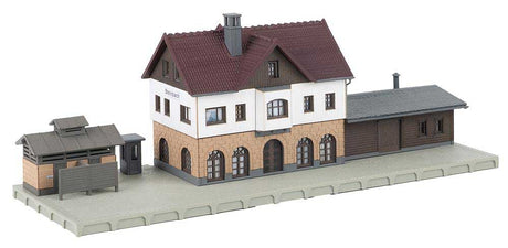 Steinbach Railway Station -- Kit - 9-1/2 x 3-7/16 x 3-3/8"  24.1 x 8.7 x 8.6cm-2