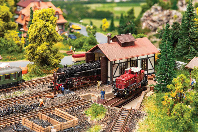 Half-Timber Engine House with Segment Turntable -- Kit-1