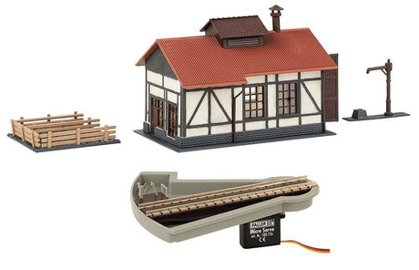 Half-Timber Engine House with Segment Turntable -- Kit-2