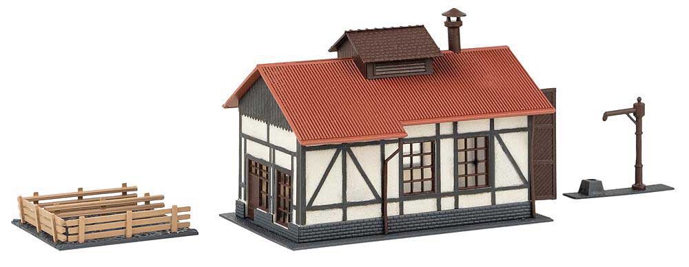 Half-Timber Engine House with Segment Turntable -- Kit-3