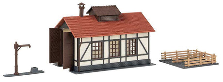 Half-Timber Engine House with Segment Turntable -- Kit-4