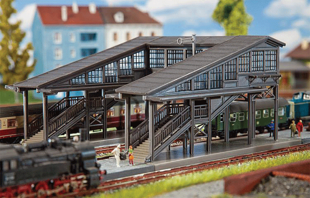 Radolfzell Platform Pedestrian Bridge -- Kit - 5-11/16 x 5-5/16 x 2-15/16"  14.5 x 13.5 x 7.5cm