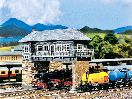 Brugge Signal Box - 3-Track Span -- 4-13/16 x 3-3/8 x 3-13/16"  12.3 x 8.5 x 9.5cm