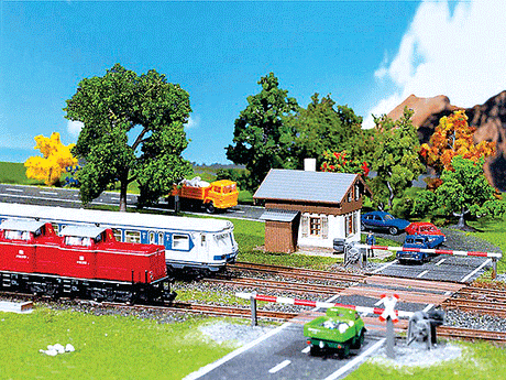 Level Crossing -- 8-1/8 x 5-3/8 x 1-7/8"  20.4 x 13.4 x 4.6cm