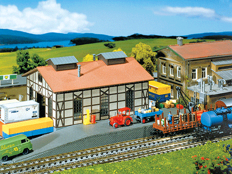 Loading Ramp with Crane, Era I -- Painted & Weathered 21 x 5.63 x 5.9cm