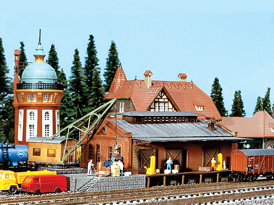 Freight Depot w/Crane - Weathered Model -- 6-1/2 x 4 x 2-5.8"  16.2 x 9.8 x 6.5cm