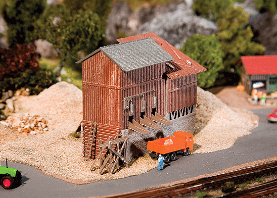 Old Gravel Plant Painted Kit -- 14.6 x 9.5 x 9.5cm-1