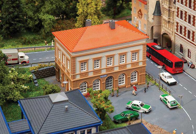 Central Police Station -- Kit - 4-1/16 x 2-3/4 x 3-1/8"  10.3 x 7 x 8cm-1