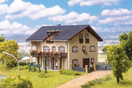 Siena House -- Kit - 3-3/8 x 3-3/16 x 2-11/16"  8.5 x 8.1 x 6.8cm-1