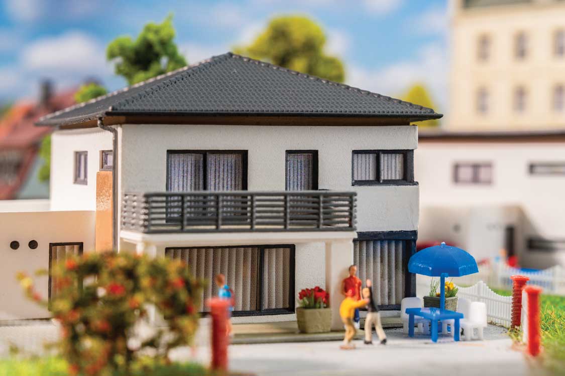 WeberHaus CityLife Single-Family Home -- Kit - 3-15/16 x 3-7/16 x 2-1/16"  10 x 8.8 x 5.3cm-6