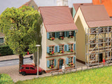 Old-Town House with Shutters -- Kit - 4.3 x 5.5 x 8.3cm-1