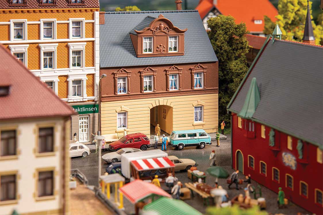 Townhouse with Drive-Through -- Kit - 3-11/16 x 3-7/16 x 3-15/16"  9.3 x 8.8 x 10.1cm-1
