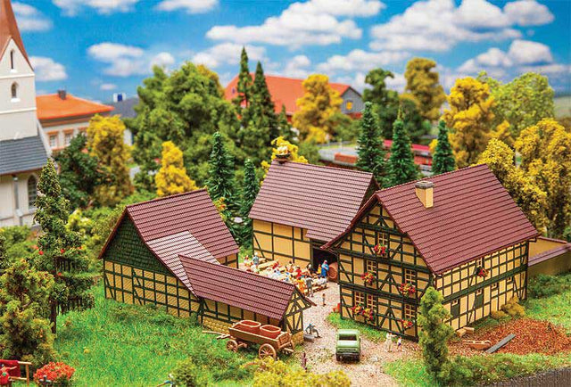 Vine-Growing Estate with Vinegrower's Tavern -- Kit - 19.1 x 18.8 x 6.6cm-1
