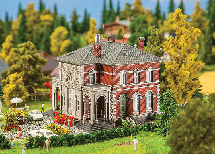 Head Office/Headquarters Building -- Weathered Kit - 3-15/16 x 3-3/4 x 3-3/4"  10 x 9.6 x 9.6cm