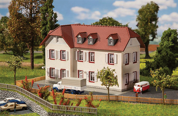 Two-Story Corner Building -- Kit - 4-1/2 x 2-15/16 x 3-1/4"  11.4 x 7.5 x 8.3cm