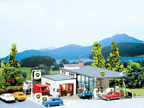 BP Gas Station - Kit -- 4-1/8 x 3 x 1-3/8  10.5 x 7.7 x 3.5cm