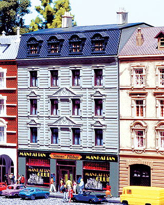 Manhattan Club City Bar -- 3-31/32 x 3-1/2 x 5-41/64"  9.9 x 8.8 x 14.1cm
