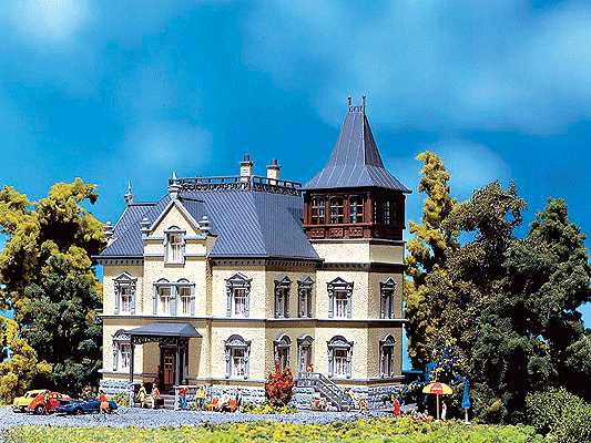 Villa -- 6-5/8 x 5-13/16 x 6"  16.5 x 14.5 x 15cm