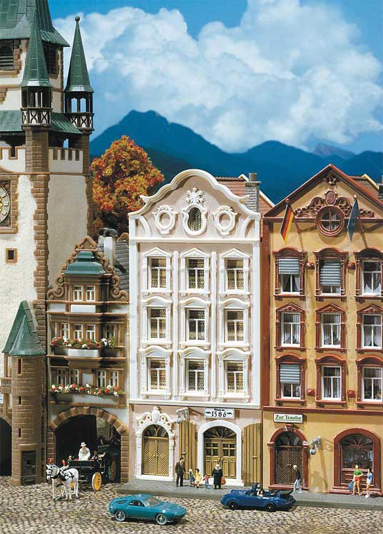 3 Story Urban Dwelling House, Era I -- Painted & Weathered 11.2 x 5.2 x 12.1cm-2