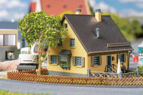 Clinker House -- Kit - 3-1/16 x 3-1/16 x 2-3/16"  7.8 x 7.8 x 5.5cm-2