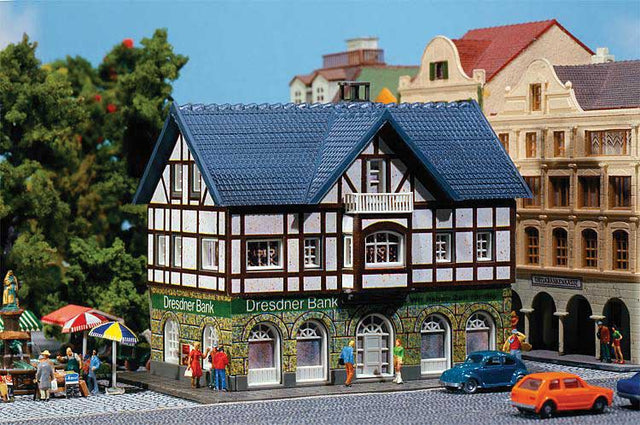 Dresdner Bank Branch -- Kit - 4-1/8 x 2-11/16 x 3-1/8"  10.5 x 6.8 x 8cm-1
