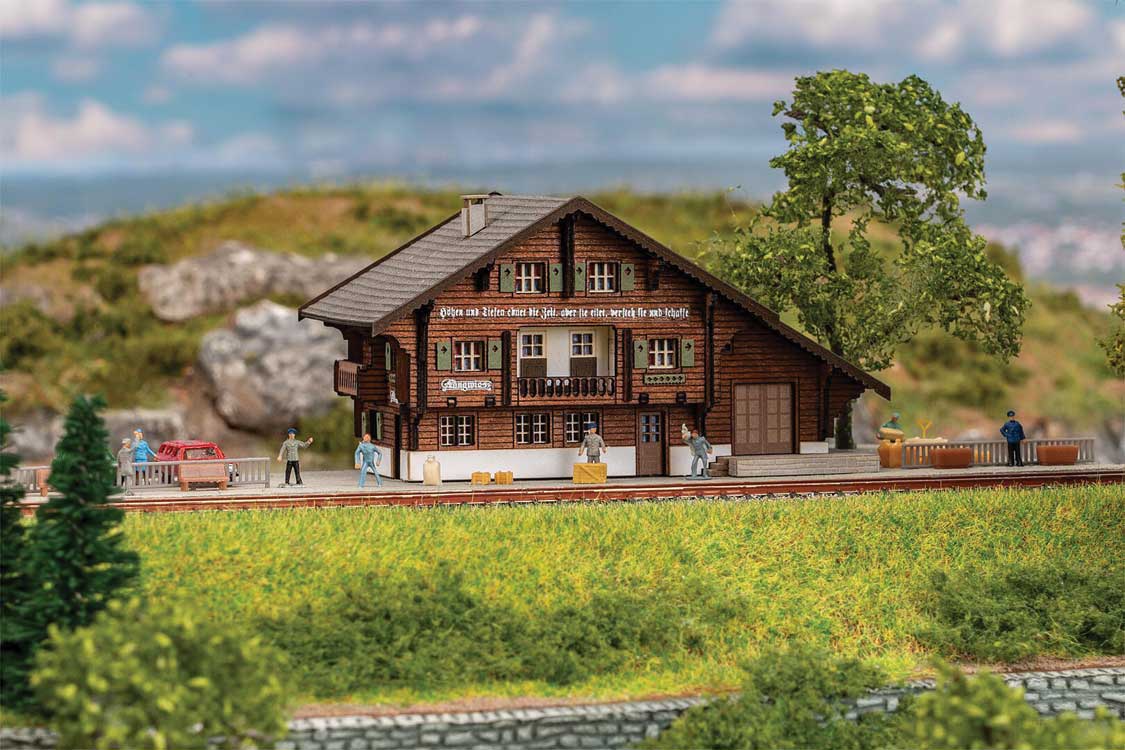 Langwies Train Station -- Laser-Cut Kit - 3-3/8 x 1-13/16 x 1-7/8"  8.5 x 4.6 x 4.7cm-1