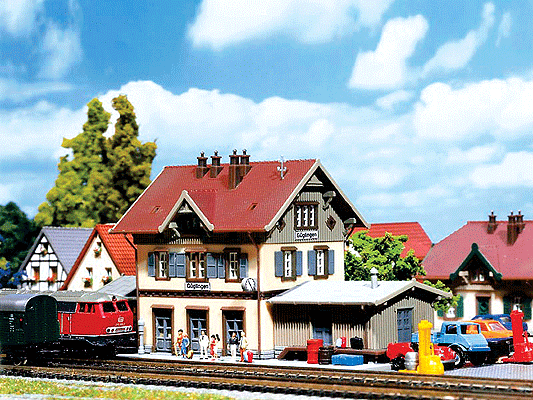 Guglingen Station w/Shed -- 11.9 x 5.6 x 6cm