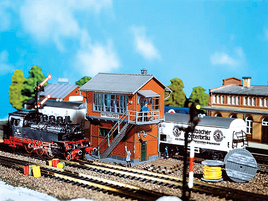 Mittelstadt Yard Tower -- 1-5/8 x 1-1/8 x 1-5/8"  4 x 2.8 x 4.2cm