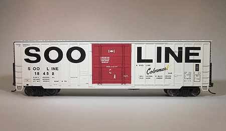 Soo Line-Built 7-Post Boxcar - Ready to Run -- Soo Line #1 (Colormark Scheme; white, red Door, black Billboard Lettering)