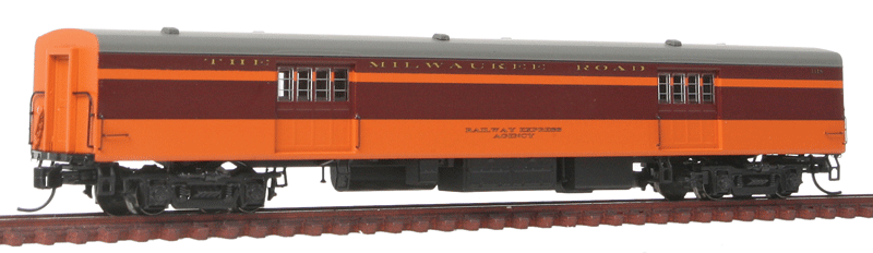 Milwaukee Road 1935-Built Express Car - Ready to Run -- Milwaukee Road #1118 (1948 Scheme; orange, maroon, gray Roof)