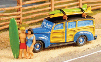 Woody Station Wagon w/Surfboards & Surfers - Kit -- Unpainted
