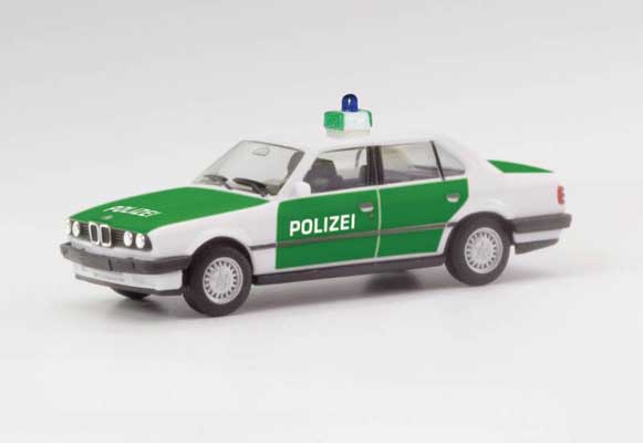 BMW 323i Sedan - Assembled -- Police (green, white, German Lettering)