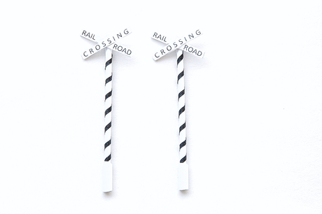 Crossbucks -- Painted (Striped Mast) pkg(2)