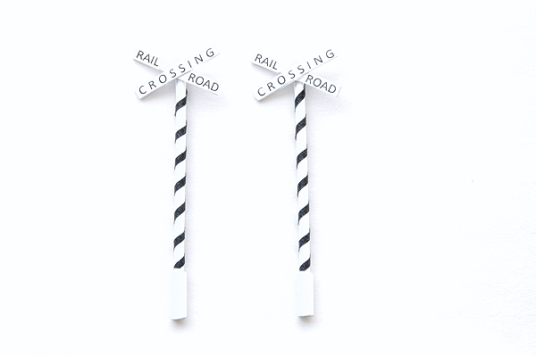 Crossbucks -- Painted (Striped Mast) pkg(2)