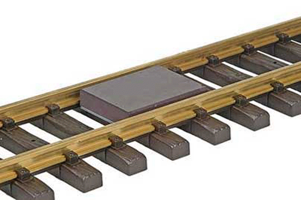 Uncoupler-Magnetic -- Between the Rails Mount for O 2-Rail-1