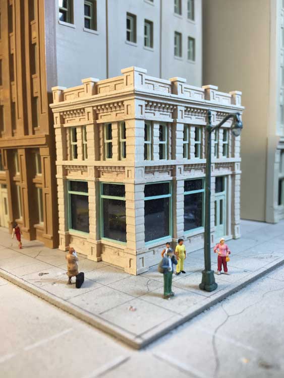 Kelly's Cafe -- Resin Kit - 2-1/2 x 1-11/16 x 2-5/16"  6.4 x 4.3 x 5.8cm