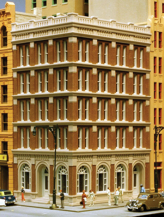 Morton House -- Resin Kit - 5-3/8 x 4-1/8 x 8-1/2"  13.7 x 10.5 x 21.6cm