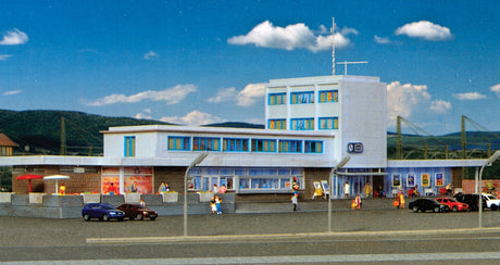 Boblingen Station w/Floor-Mounted LED Lighting -- Kit - 18-1/8 x 4-1/8 x 3-15/16"  46 x 10.5 x 10cm