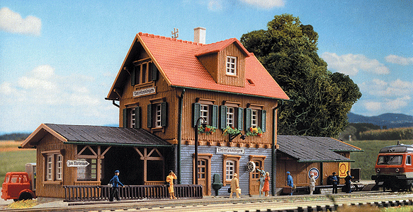 Unterlenningen Station -- 10-5/8 x 3-3/16 x 3-13/16"  27 x 8 x 9.5cm