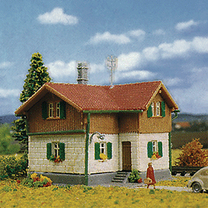 Guardhouse -- 2-9/16 x 2 x 2"  6.5 x 5 x 5cm
