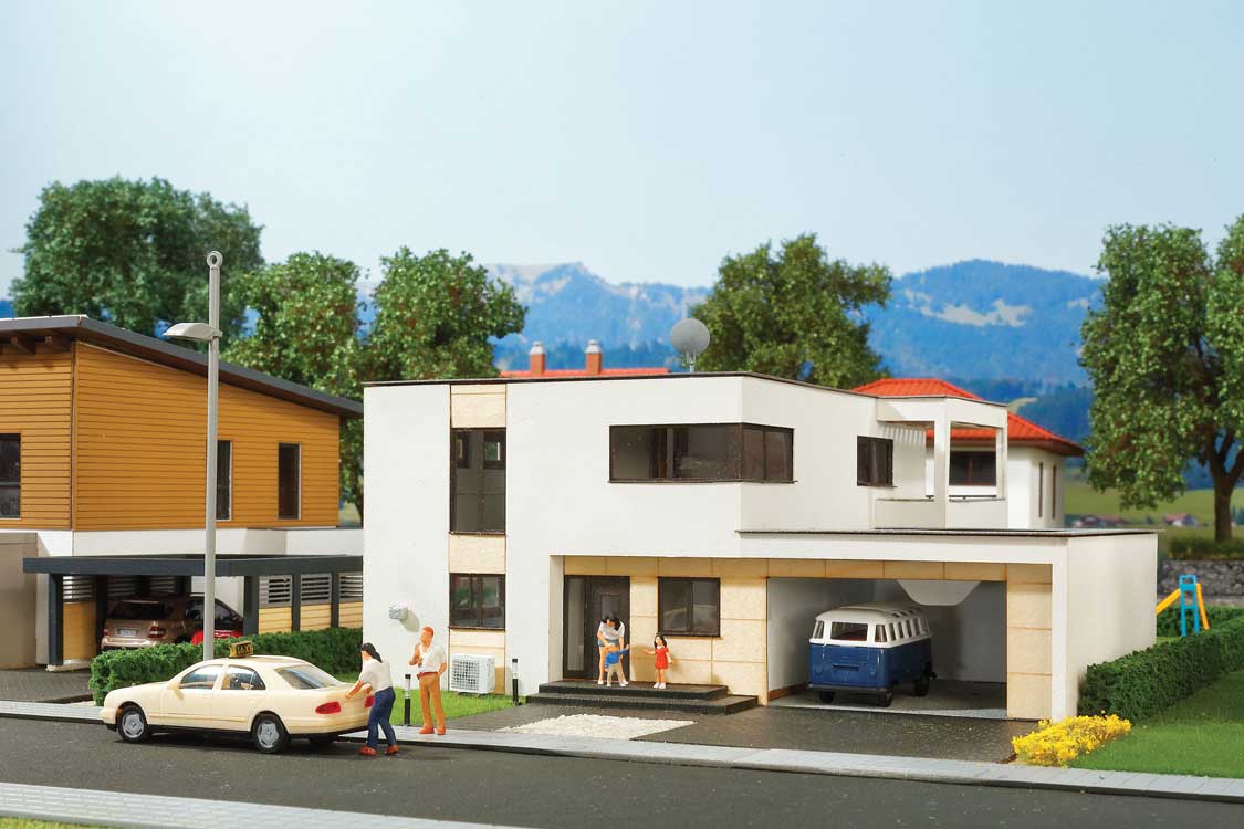 Anna Cube House with Balcony -- Polyplate Kit - 17.7 x 17.6 x 7.4cm-1