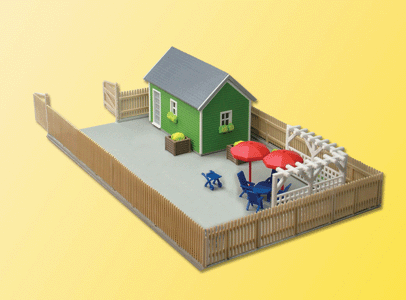 Garden House w/Wooden Fence -- 7-7/8 x 4-3/4 x 2"  20 x 12 x 5cm