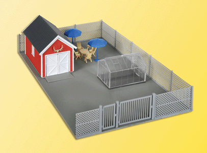 Garden House w/Silver Chain Link Fence -- 7-7/8 x 4-3/4 x 2"  20 x 12 x 5cm