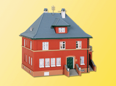 Borgis Street House -- 6 x 5-7/16 x 5-5/8"  15 x 13.5 x 14cm