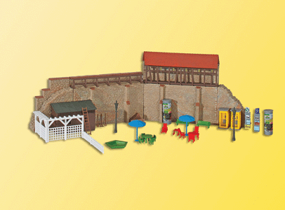 City Wall with Small Garden in Weil -- 13-7/16 x 1-3/8 x 4-1/8"  34 x 3.5 x 10.5cm