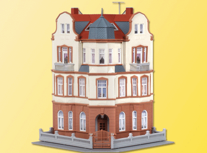 Eckhaus Diplomat Villa in Bonn -- 5-5/16 x 5-5/16 x 7-1/8"  13.5 x 13.5 x 18cm