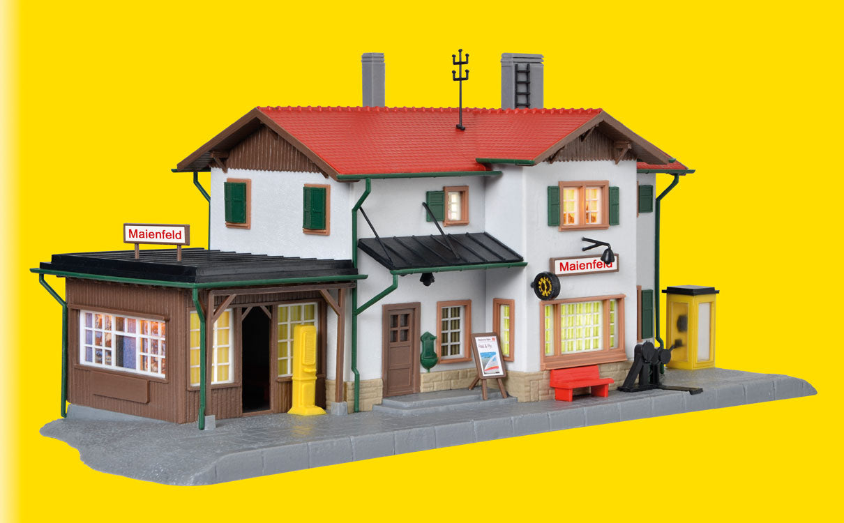 Maienfeld Station w/Lights -- Kit - 10-5/8 x 4-3/4 x 4-1/2"  27 x 12 x 11.3cm-1