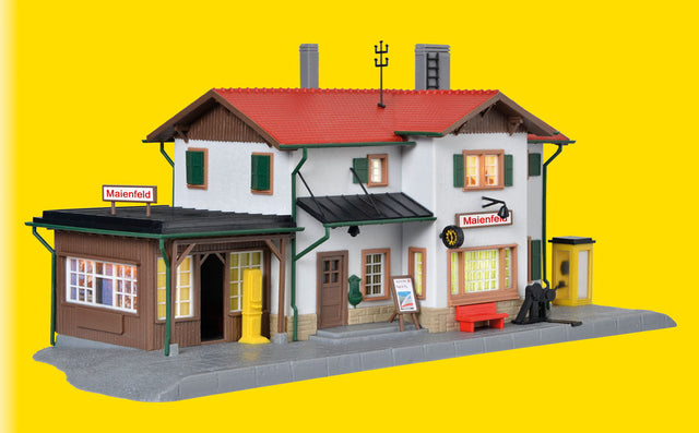 Maienfeld Station w/Lights -- Kit - 10-5/8 x 4-3/4 x 4-1/2"  27 x 12 x 11.3cm-1
