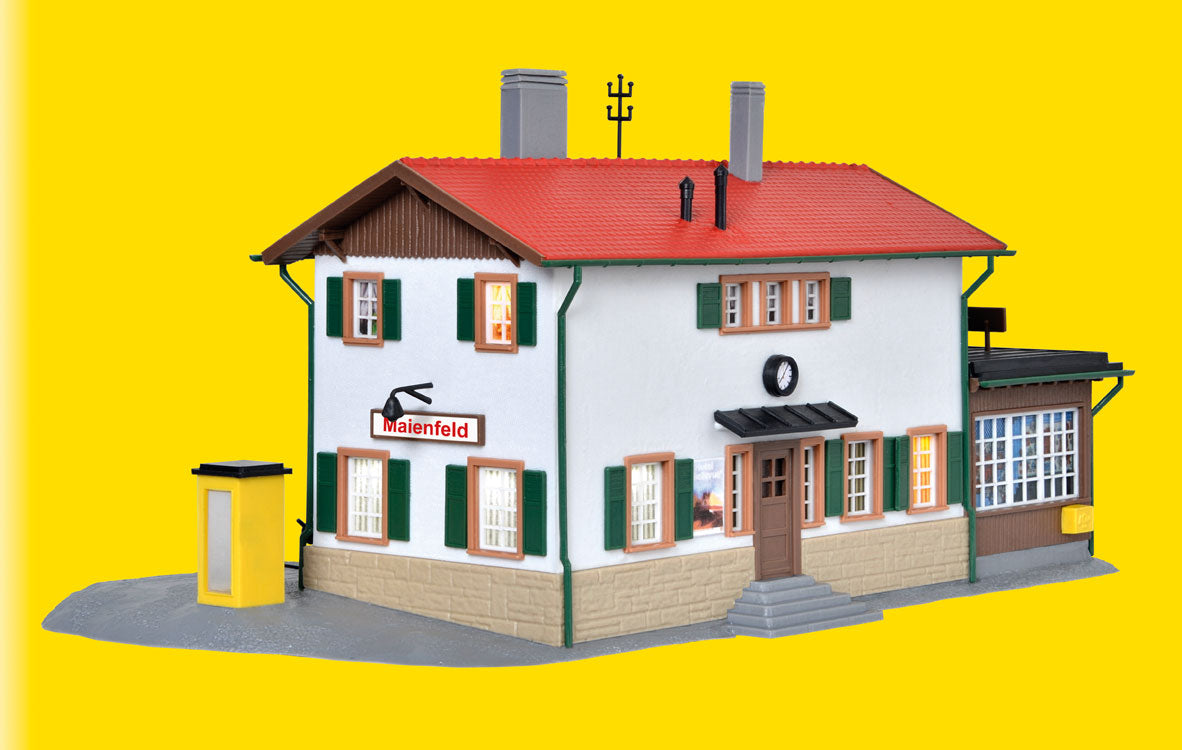 Maienfeld Station w/Lights -- Kit - 10-5/8 x 4-3/4 x 4-1/2"  27 x 12 x 11.3cm-2